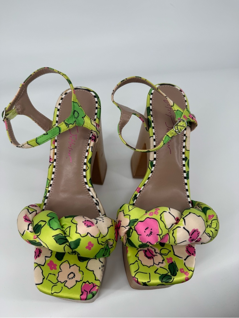 Betsey Johnson Floral Chunky Platform Bold Heels Dopamine Dressing Size 7.5 - Picture 4 of 6